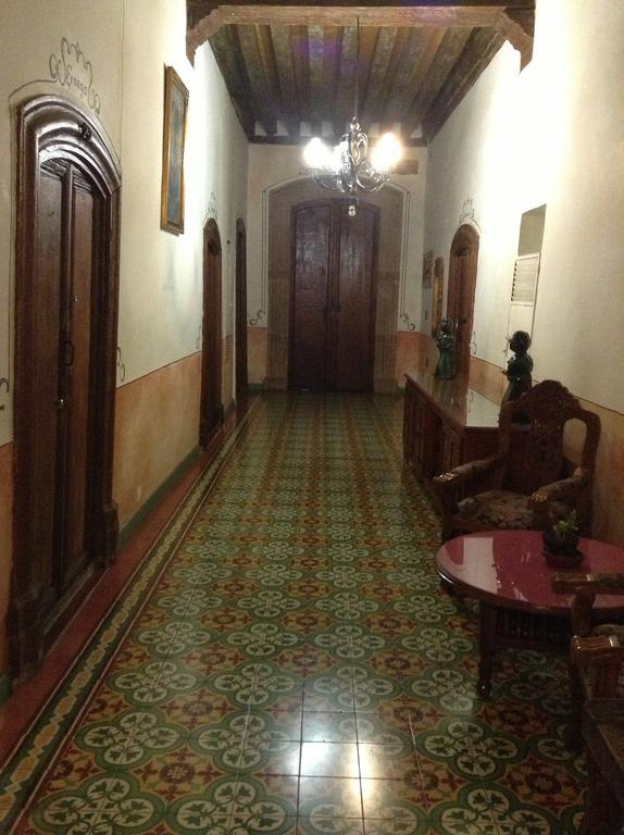 Hotel Los Escudos Patzcuaro Exterior photo